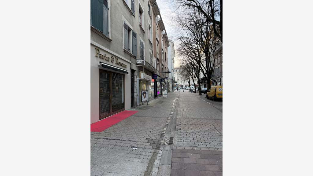 A louer local 80m² à Grenoble Rue Saint-Jacques