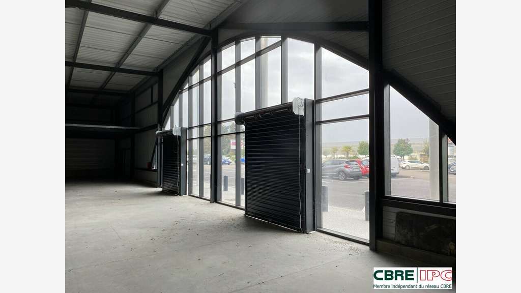 A louer local commercial 893m² retail à Hagetmau