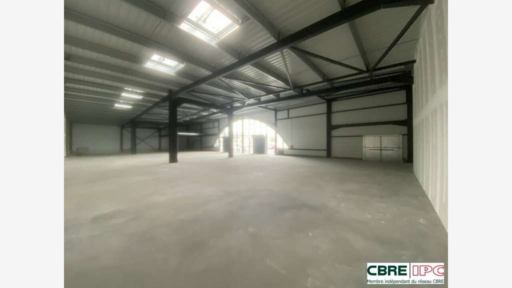 A louer local commercial 893m² retail à Hagetmau