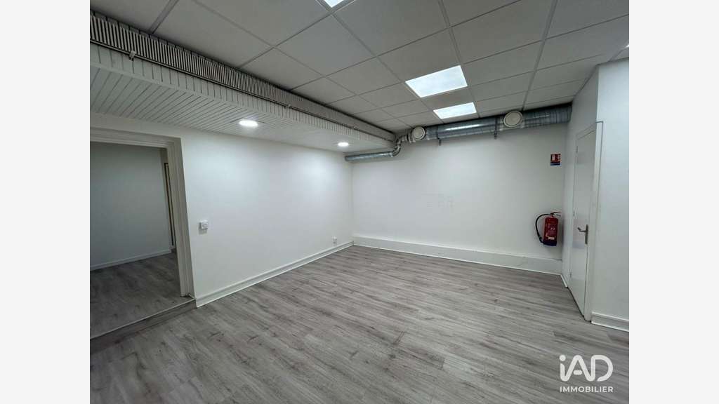 A louer local commercial 152m² à Hauts de Bienne
