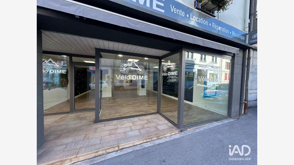 A louer local commercial 152m² à Hauts de Bienne