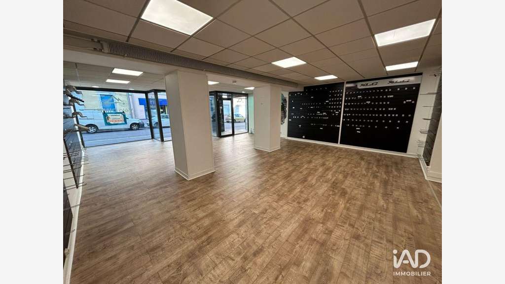 A louer local commercial 152m² à Hauts de Bienne