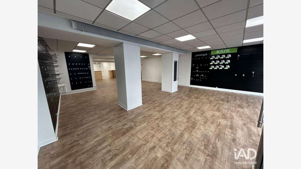 A louer local commercial 152m² à Hauts de Bienne