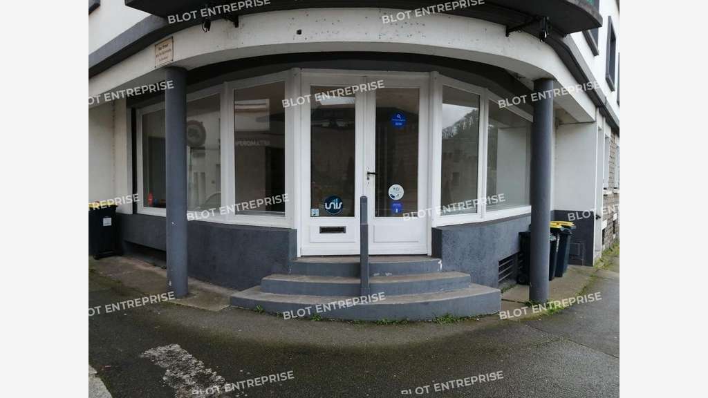A louer local 60m² belle visibilité à Hennebont