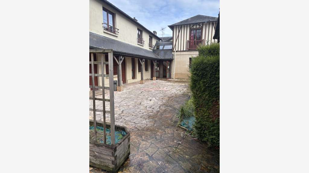A louer murs hôtel restaurant 1080m² à Lillebonne