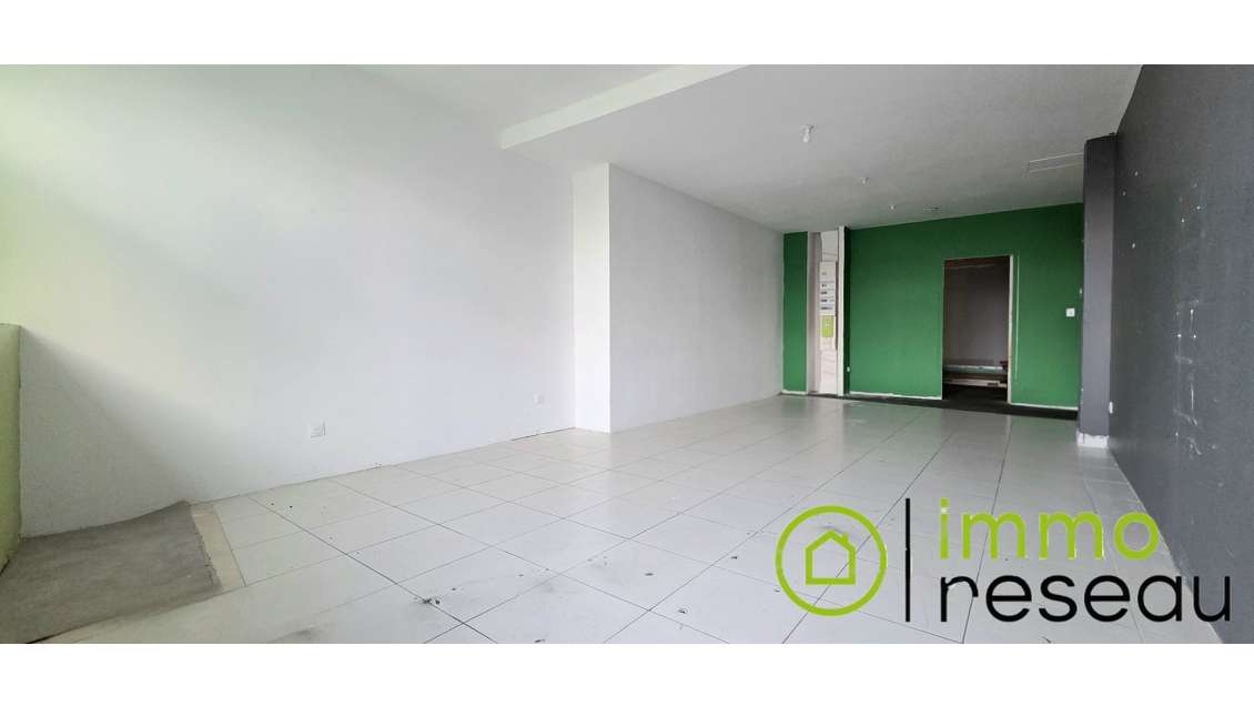 Location local rénové 51m² belle vitrine Houplines