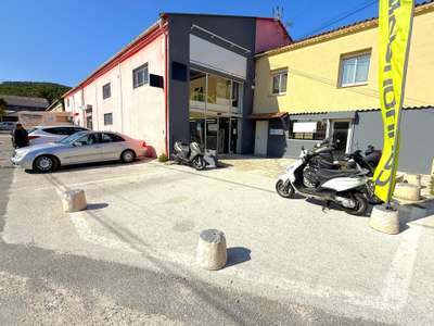 A louer local commercial 840m² axe passant Hyères