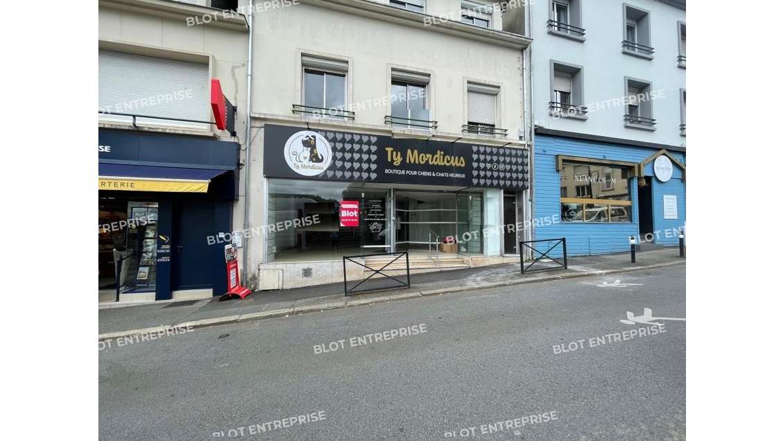 A louer local commercial 120m² à Hennebont centre