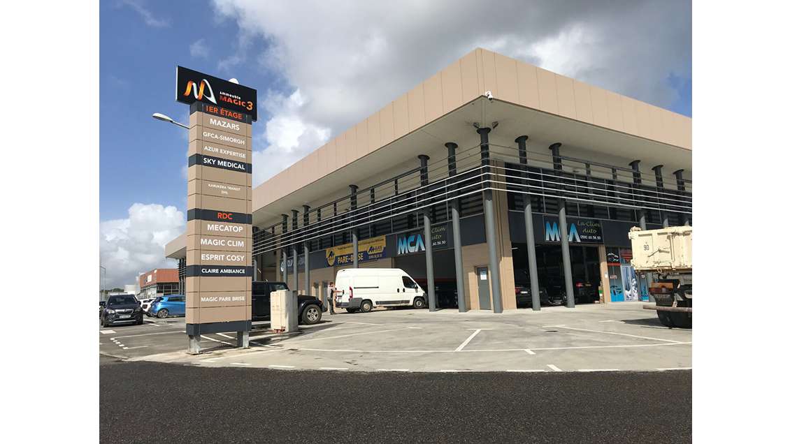 A louer local commercial 380m² + parking à Jarry