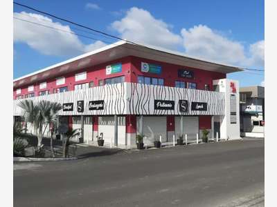 A louer local commercial récent 323m² à Jarry