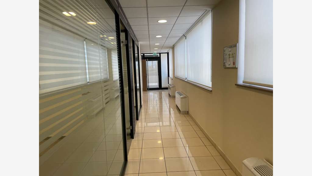 A louer local commercial 108m² à Juan-les-Pins