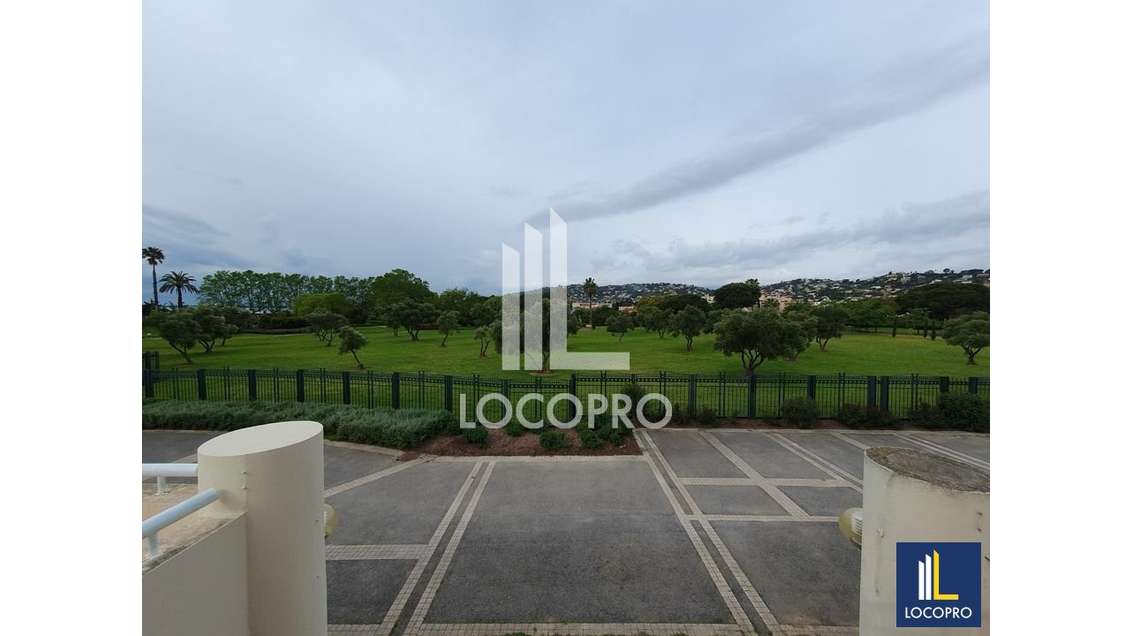 A louer local commercial 240m² à Juan-les-Pins