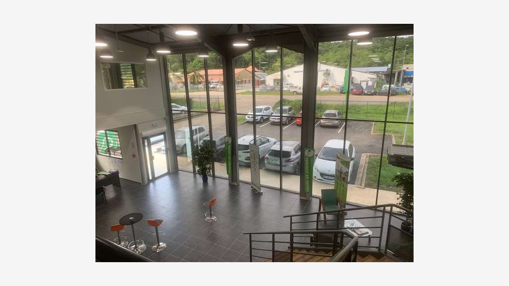 A louer local commercial 605m² Kourou