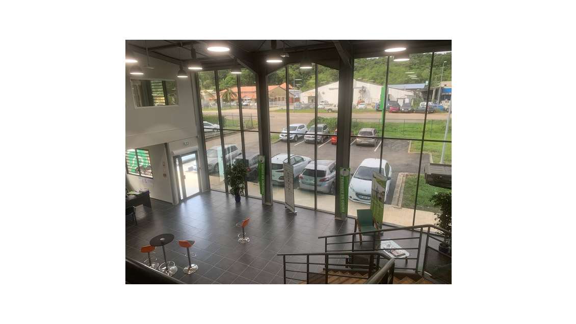 A louer local commercial 605m² Kourou 