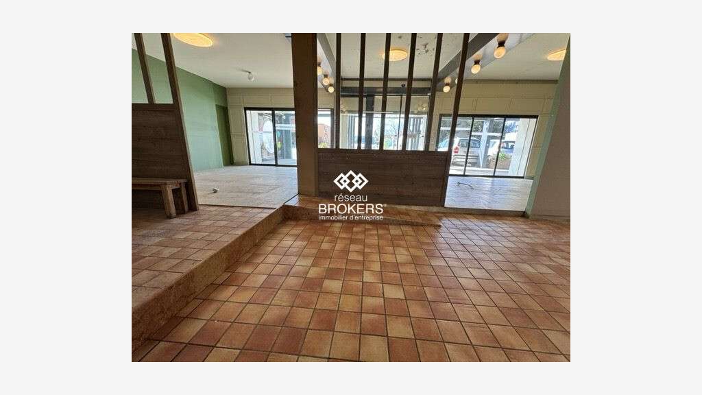 A louer local commercial 140m² Isle sur la Sorgue