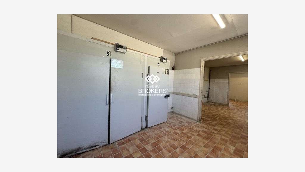 A louer local commercial 140m² Isle sur la Sorgue