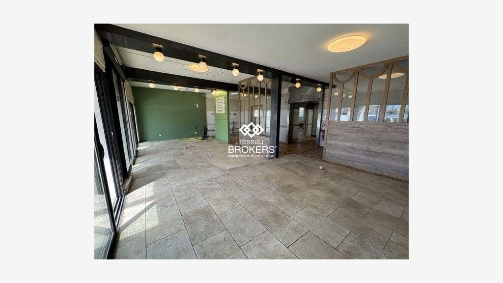 A louer local commercial 140m² Isle sur la Sorgue
