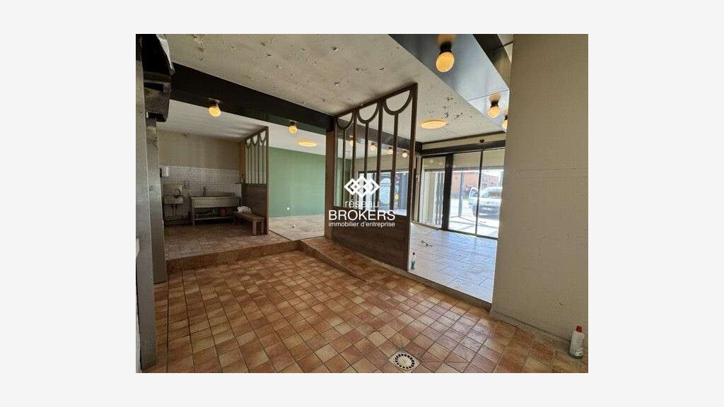 A louer local commercial 140m² Isle sur la Sorgue