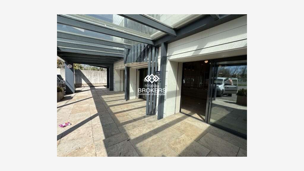 A louer local commercial 140m² Isle sur la Sorgue