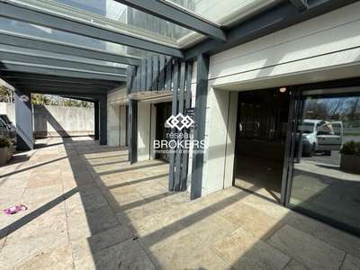 A louer local commercial 140m² Isle sur la Sorgue