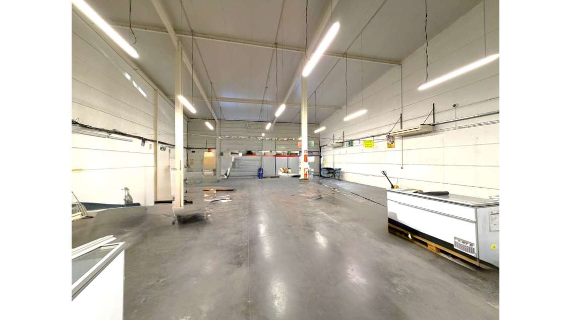 A louer local 500m² sur axe passant à La Garde