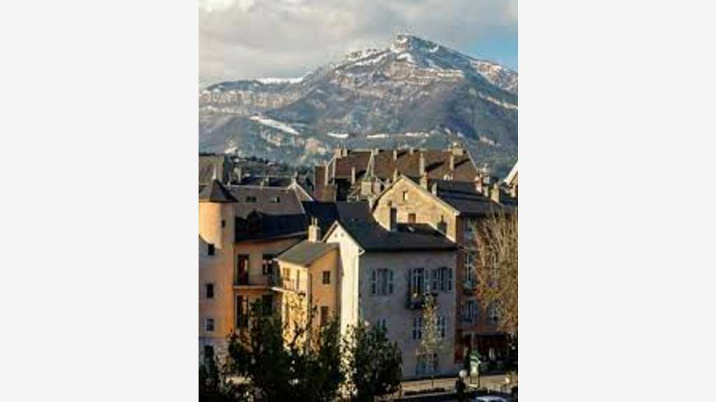 A LOUER LOCAL COMMERCIAL 150M2 LA MOTTE SERVOLEX