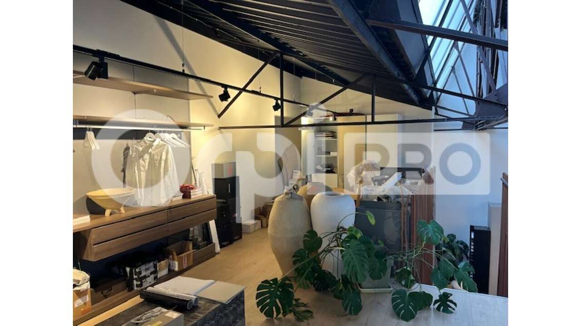 A louer local 160m² grande vitrine à La Rochelle