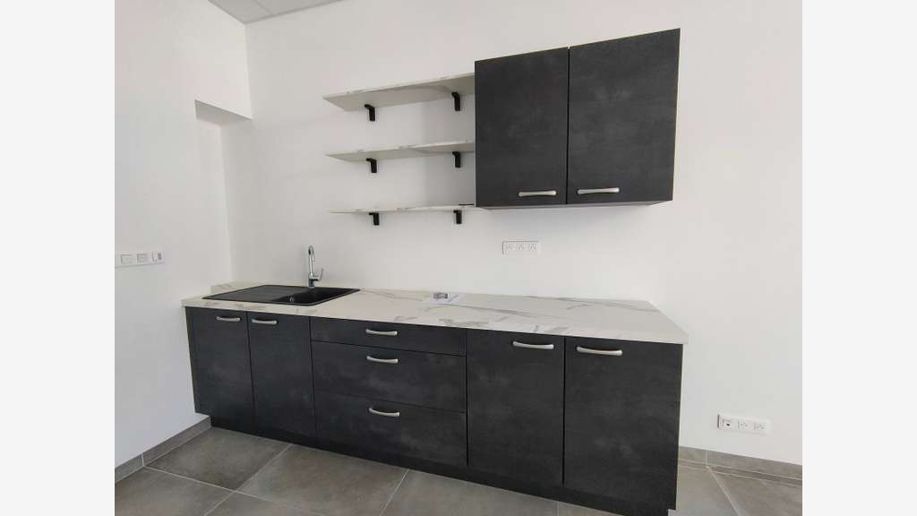A louer local 40m² ZFU La Rochelle La Pallice