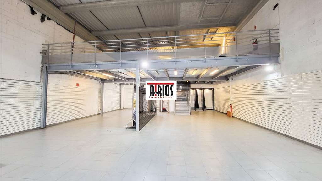 Local 308m², entre Mc Do et Gifi à La Seyne 