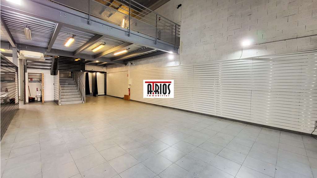 Local 308m², entre Mc Do et Gifi à La Seyne 