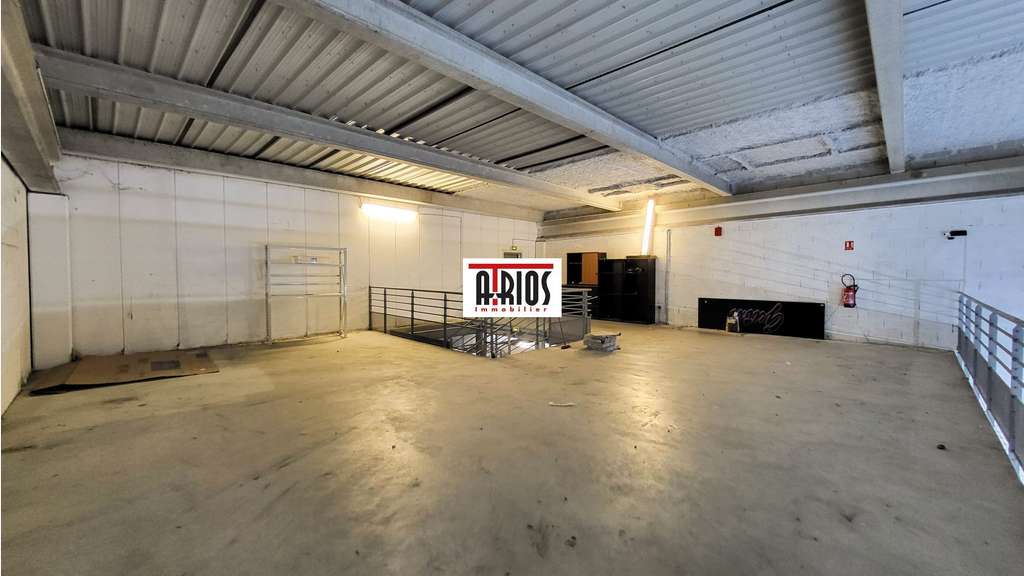 Local 308m², entre Mc Do et Gifi à La Seyne 