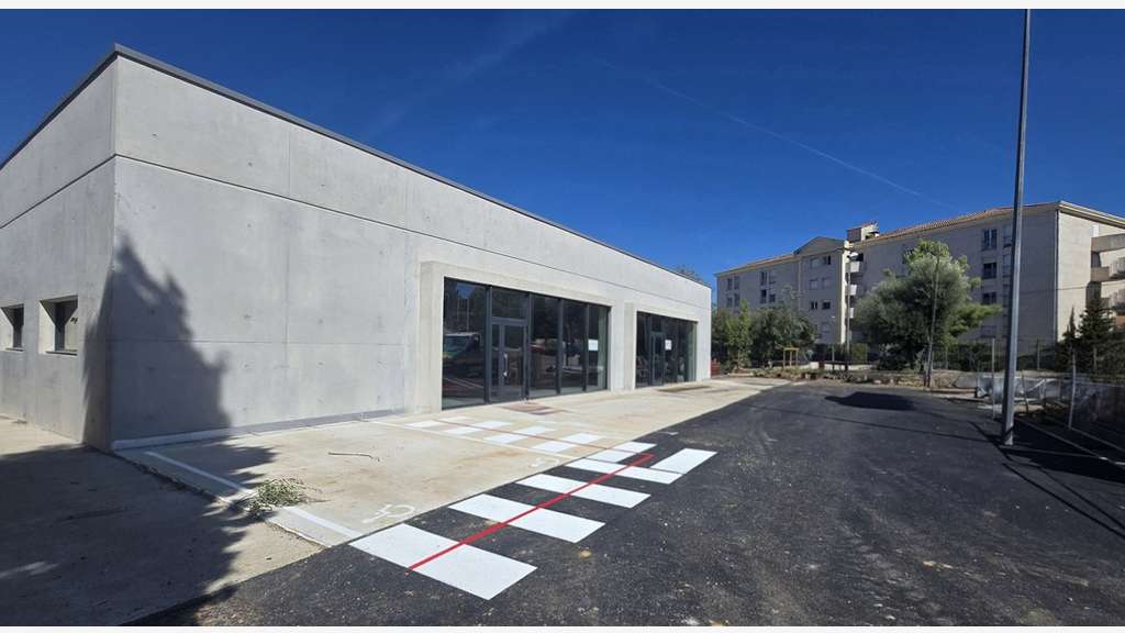 A louer local 582m² empl N°1 ZC Toulon-Est
