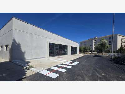 A louer local 582m² empl N°1 ZC Toulon-Est