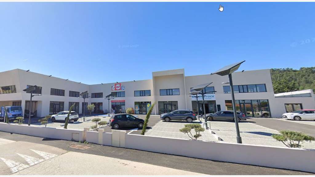 A louer local commercial 154m² au Luc