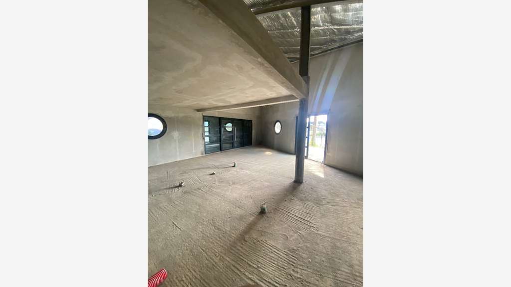 A louer local commercial neuf 180m² au François