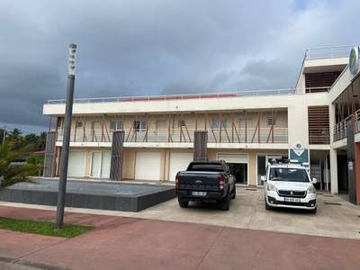 A louer local commercial d'angle 50m² Le Moule