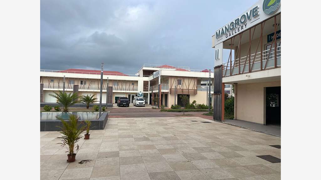 A louer local commercial d'angle 50m² Le Moule