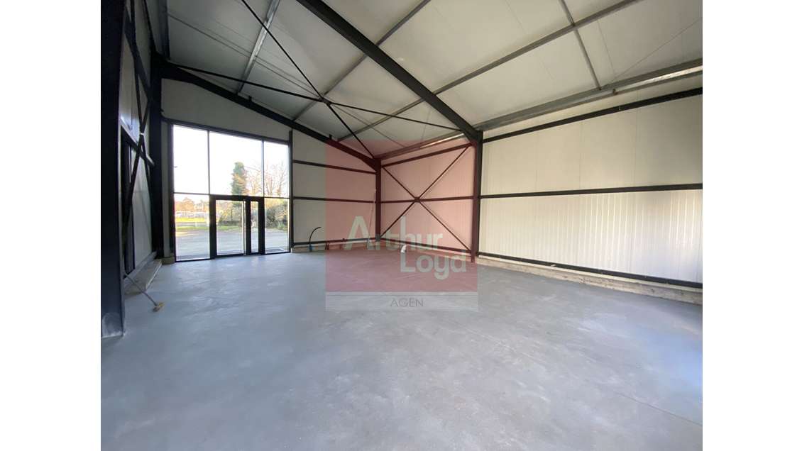 A louer local commercial  97.94m² Le Passage