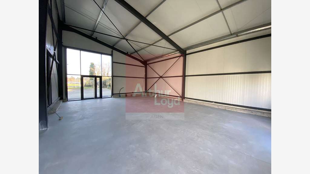 A louer local commercial 97.94m² Le Passage