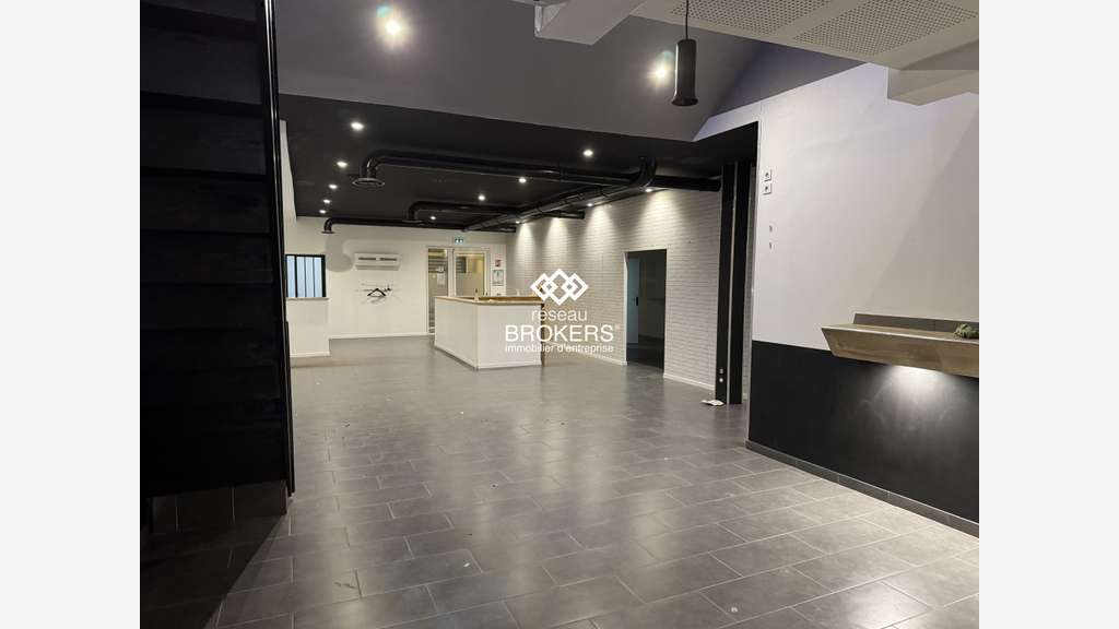 A louer local 341m² Rue Ch. De Gaulle au Pontet