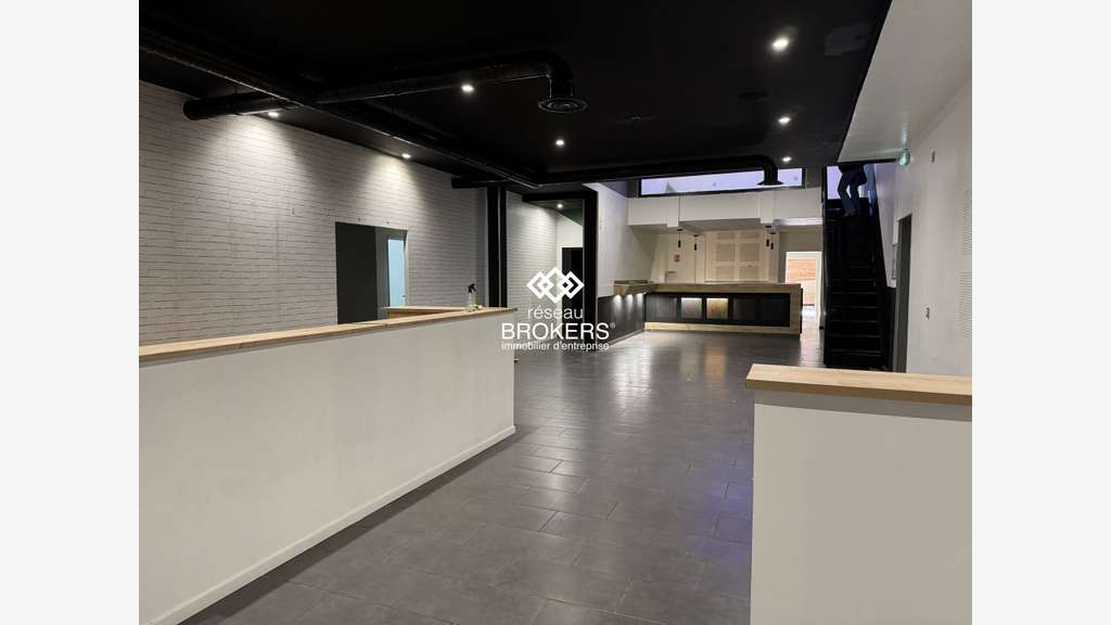 A louer local 341m² Rue Ch. De Gaulle au Pontet