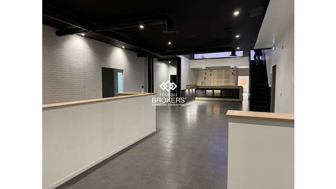 A louer local 341m² Rue Ch. De Gaulle au Pontet