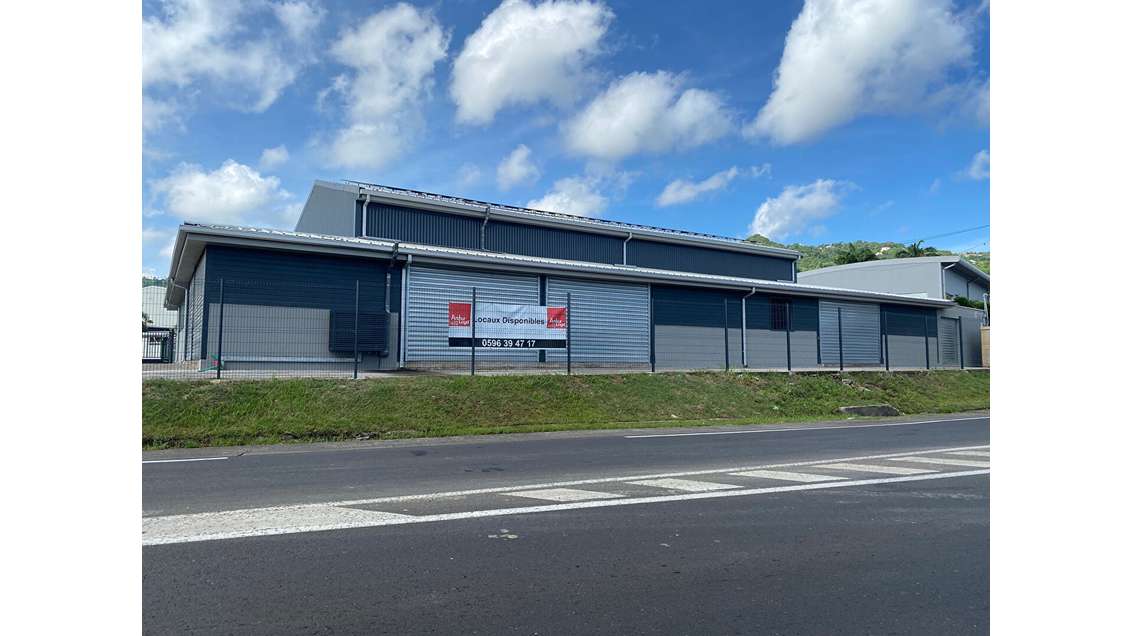 A louer local 900m² grande visibilité Le Robert