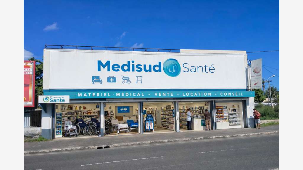 A louer local 794m² Les Abymes Bld Patrick St Eloi