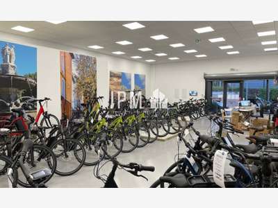 A louer local commercial 280m² 13290 Les Milles