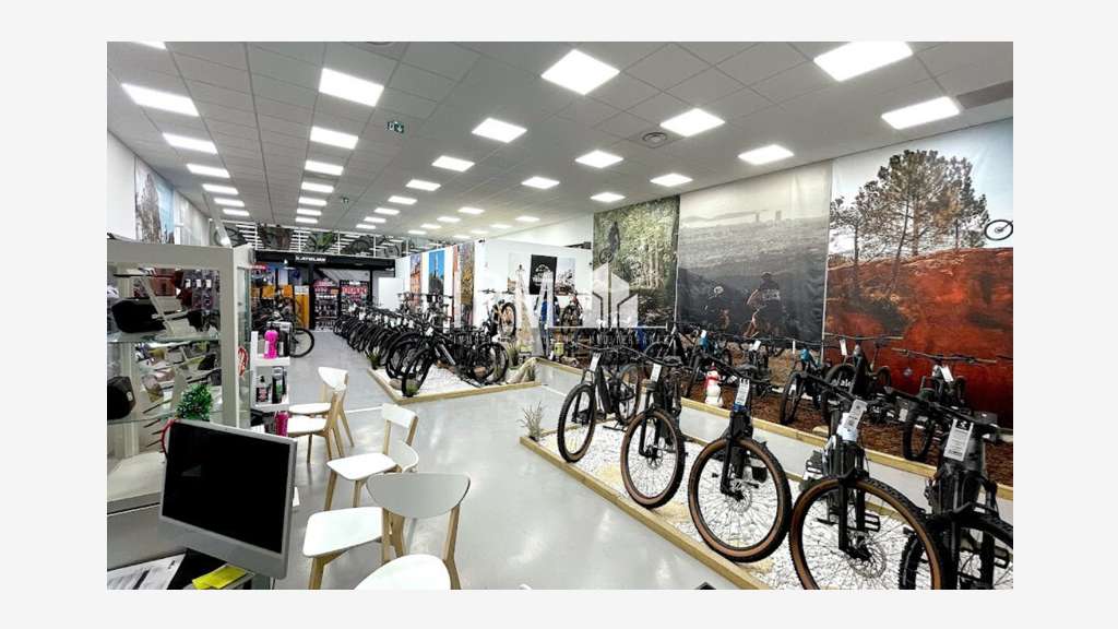 A louer local commercial 280m² 13290 Les Milles
