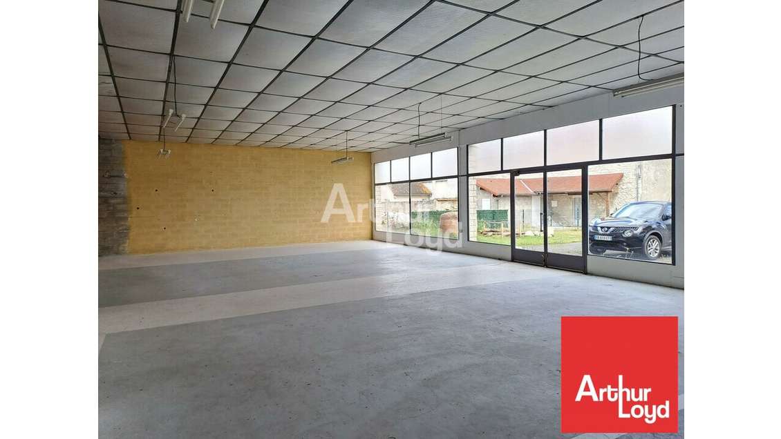 Local commercial 190m² à louer aux Ormes 86