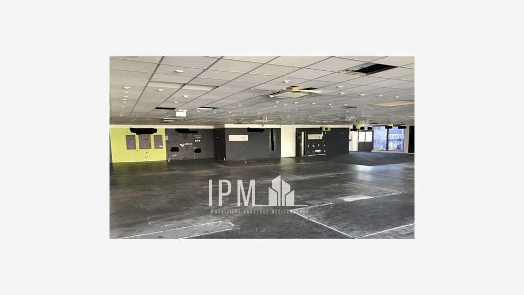 A louer local commercial 540m² aux Pennes-Mirabeau