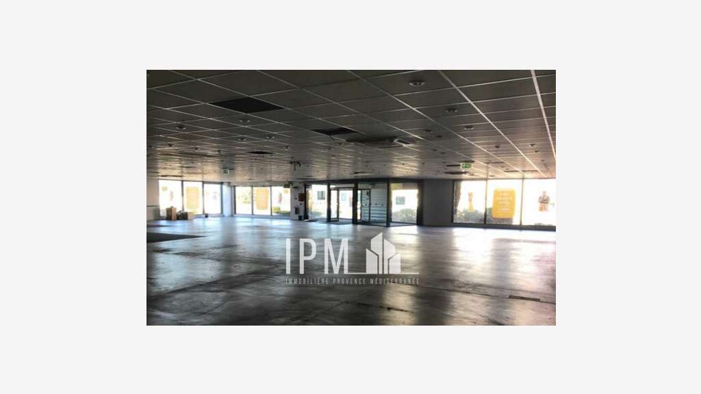 A louer local commercial 540m² aux Pennes-Mirabeau