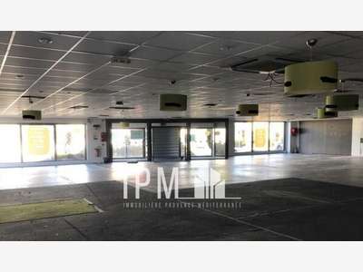 A louer local commercial 540m² aux Pennes-Mirabeau
